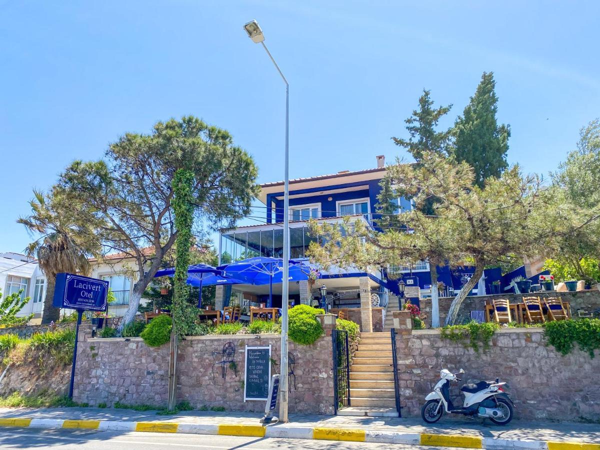 Lacivert Hotell Ayvalı